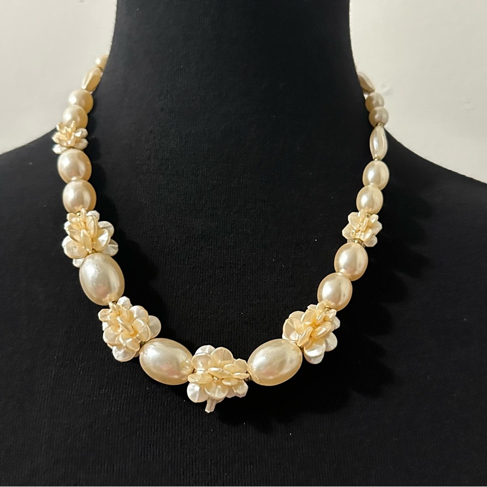Pearl cluster necklace